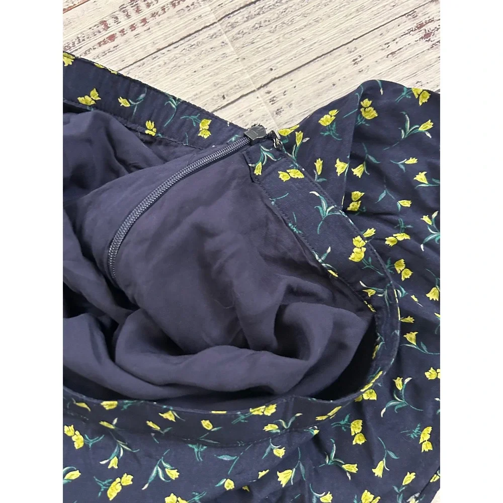 GAP Navy Blue Floral Print Mini Skirt Women's‎ Size L Cute Trendy